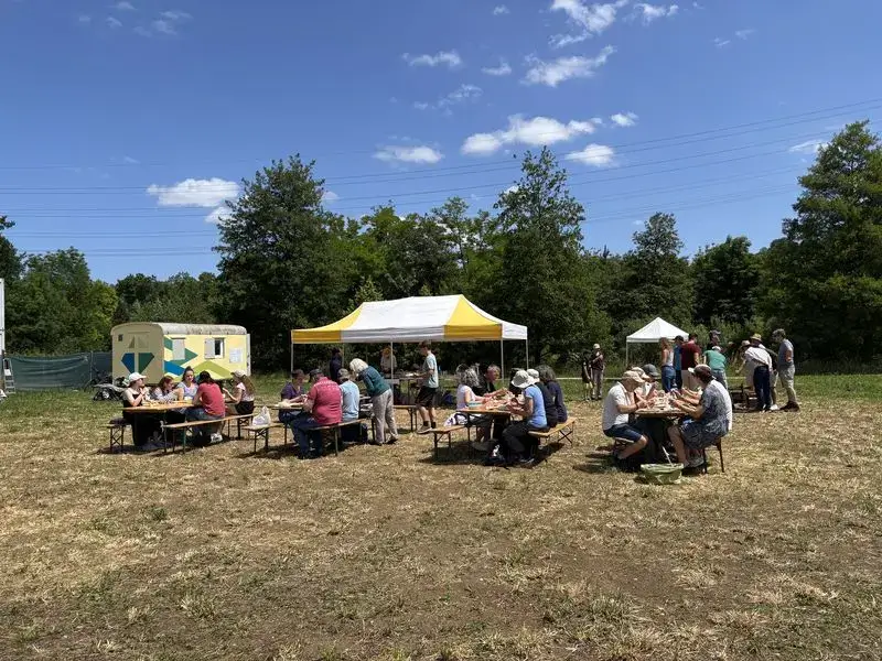 Viva Kirche Frick am Feiern des Etappenfestes auf dem Bauland